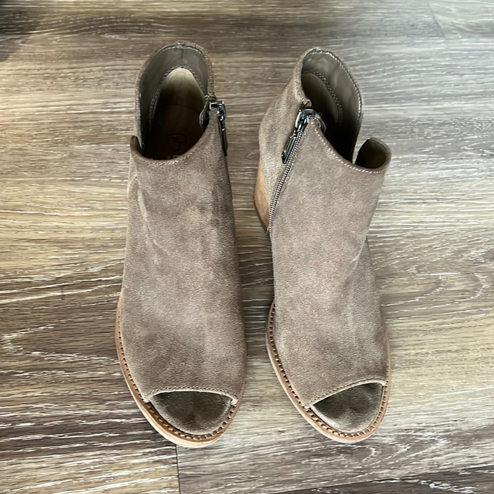 Peep Toe booties